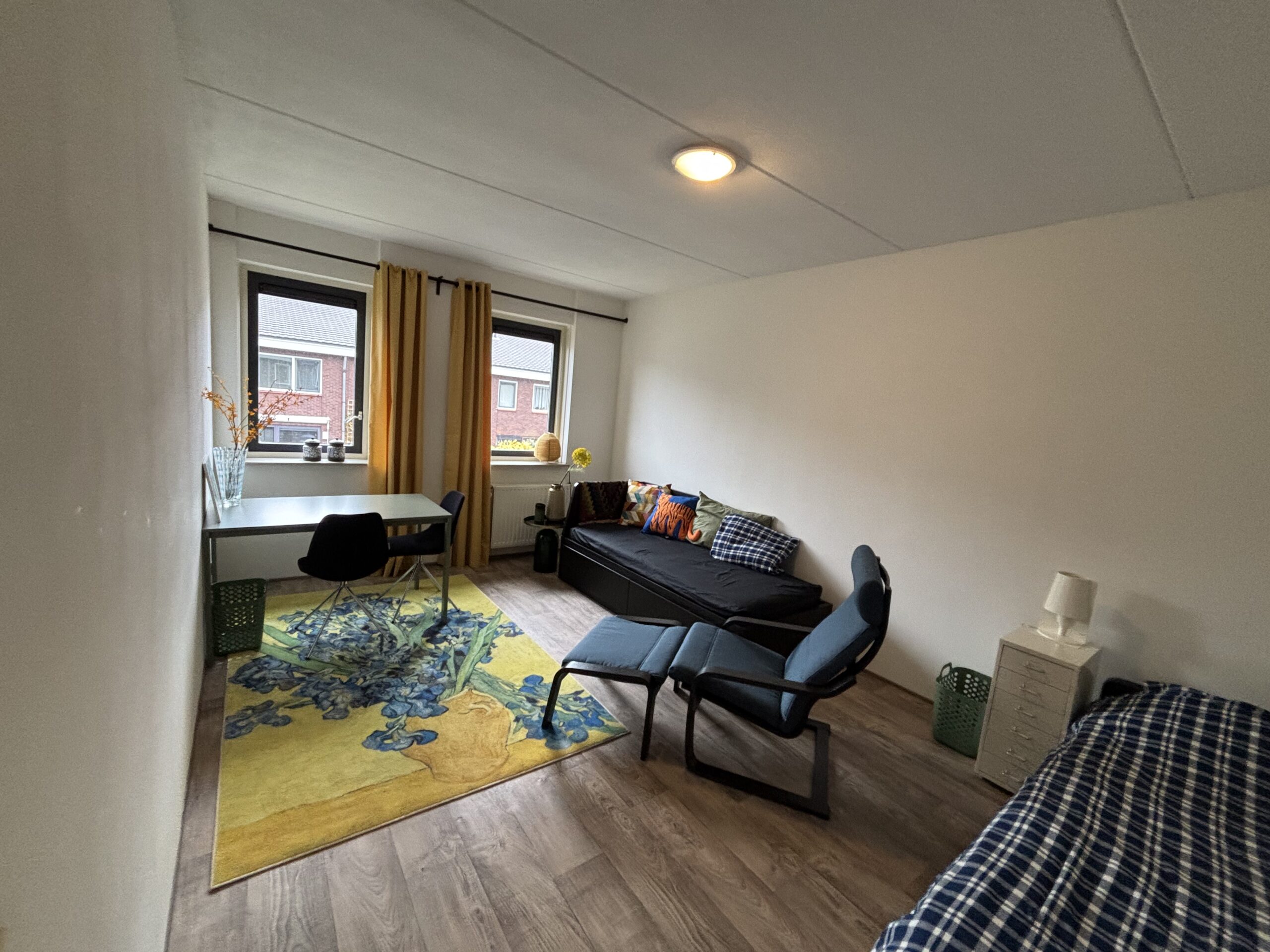 kamer 2 ParentsHouse Deventer geel blauwe kamer interieur